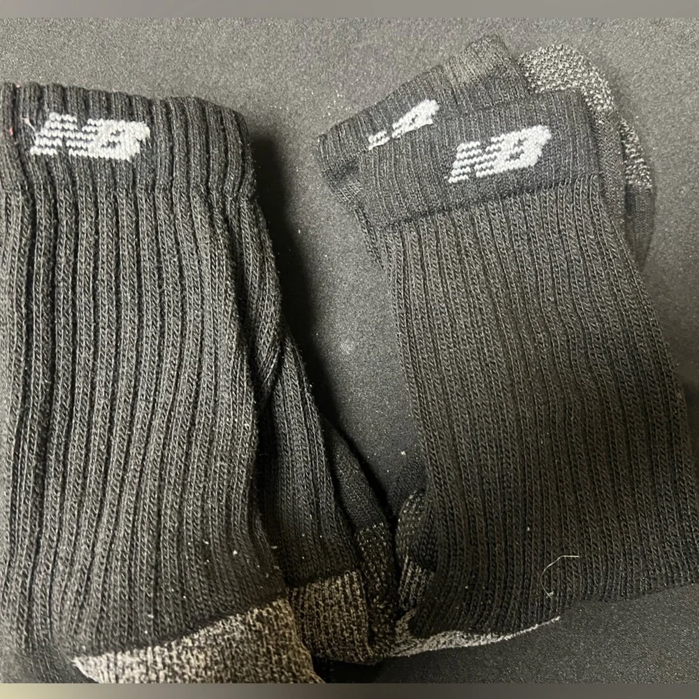 SOCKS - MENS CREW STYLE SOCKS - VARIETY OF 4 PAIRS.   NEW /LIKE NEW  SIZE 8.5-13